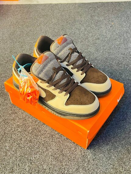 SB DUNK RED PANDA REMAKE
